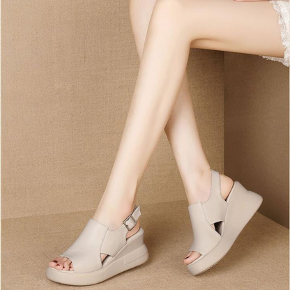 Deloria™ | オルソペディックバックストラップウェッジサンダル