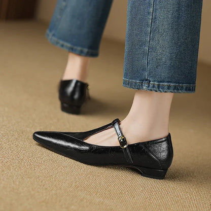 Tirelle™ Tストラップ フラットシューズ
