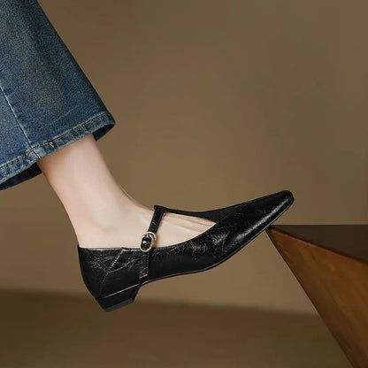 Tirelle™ Tストラップ フラットシューズ