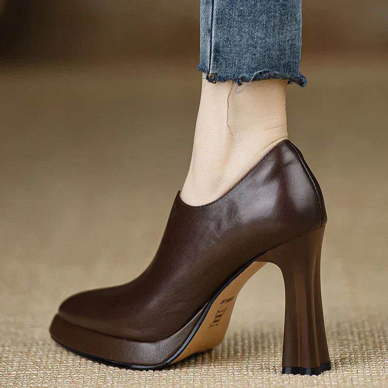 Carina スタイリッシュパンプス