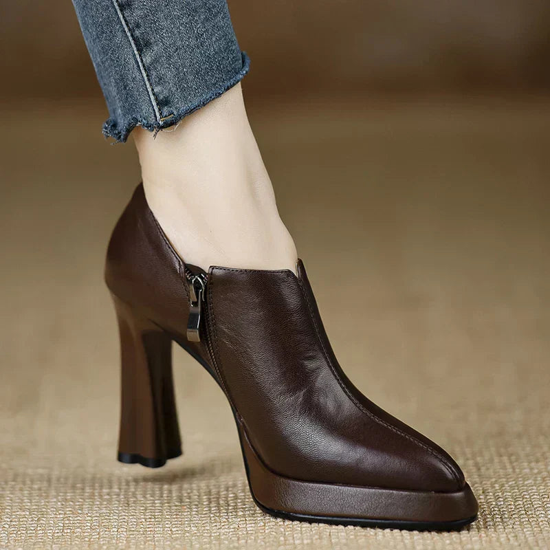 Carina スタイリッシュパンプス