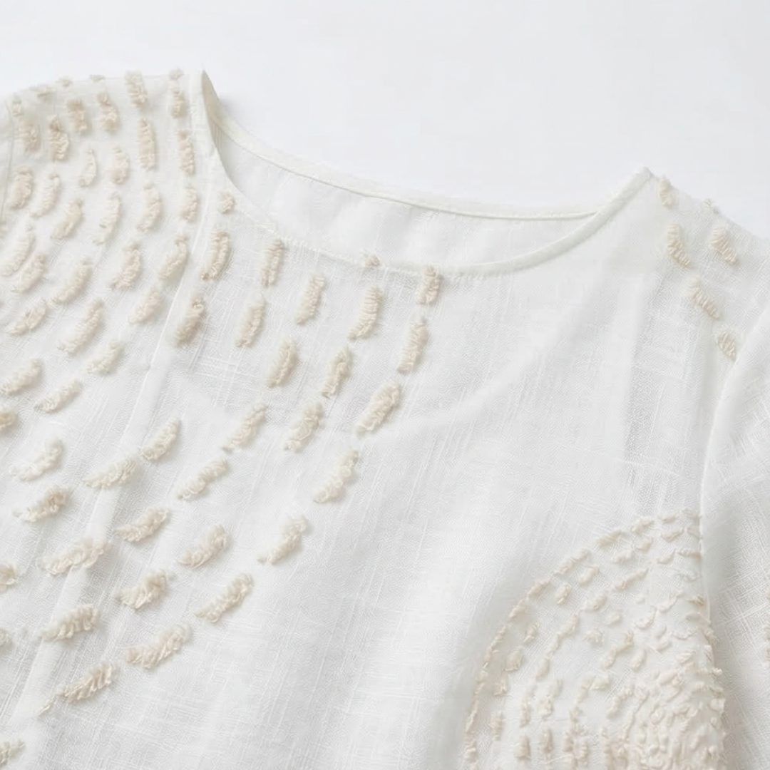 刺繍入りレディースカジュアルワンピース。