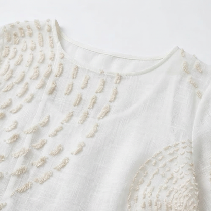 刺繍入りレディースカジュアルワンピース。
