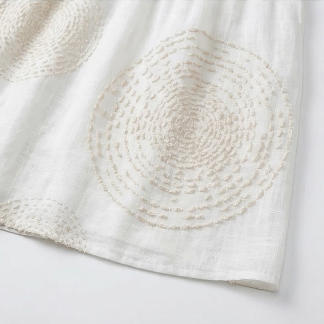 刺繍入りレディースカジュアルワンピース。